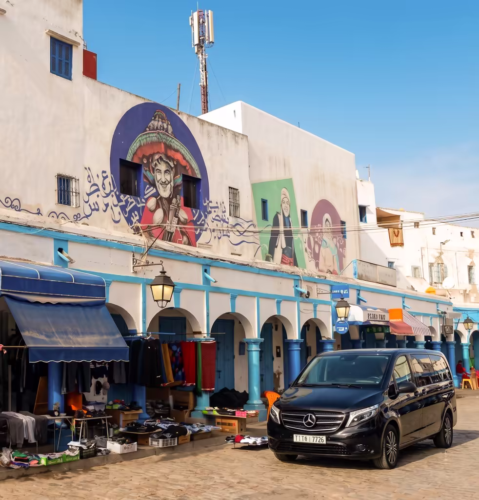 Véhicule de prestige avec chauffeur privé sur le littoral atlantique de Larache